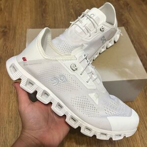 ON CLOUD COAST white running athletic training shoes sneakers women’s 9 new